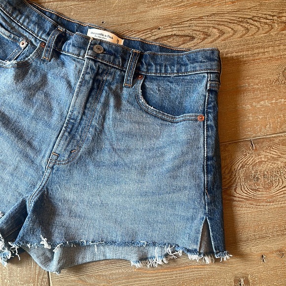 Abercrombie & Fitch The Mom Hi-rise Shorts - Picture 3 of 4